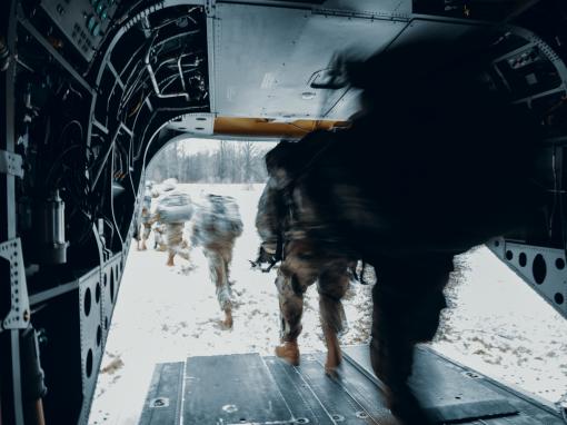 Cav Troopers train with CH-47 aircrews 