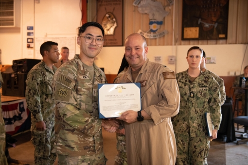 NY Army Guard Officer receives Navy award