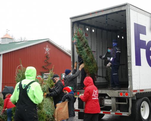 NY Guard Troops volunteer for Trees for Troops