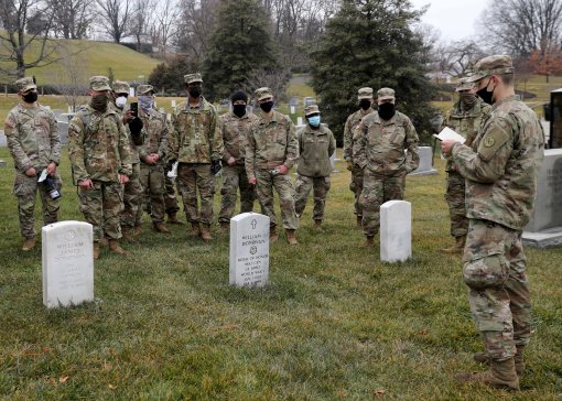 NY Soldiers visit Arlington Cemetery 