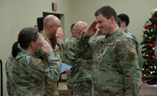 Airmen honored for blizzard mission 