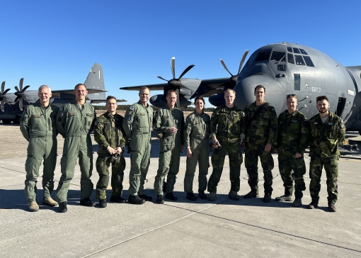 Swedish Airmen visit 106th Rescue Wing 