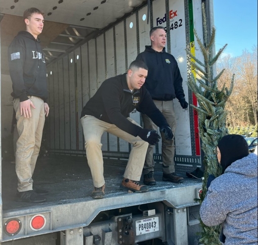 Recruiters help load Trees for Troops 