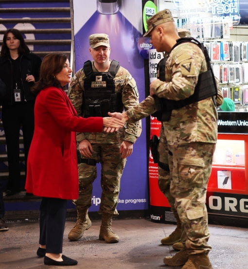 Governor visits Guardsmen on subway security duty