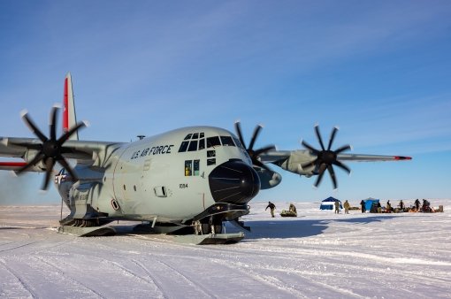 NY Air Guardsmen operate from frozen Canadian lake