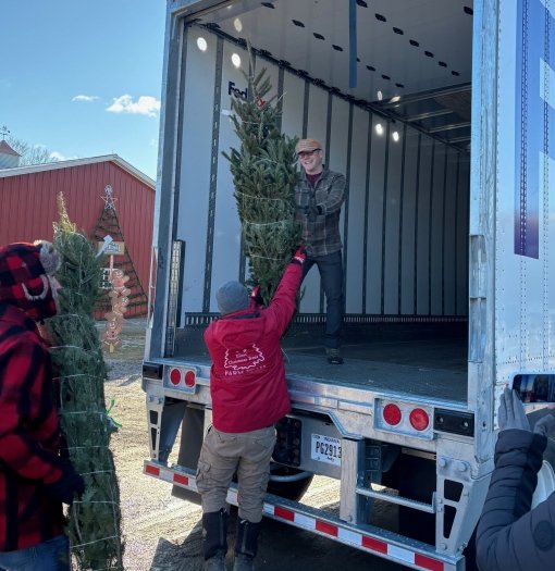 Guardsmen help with Trees for Troops 