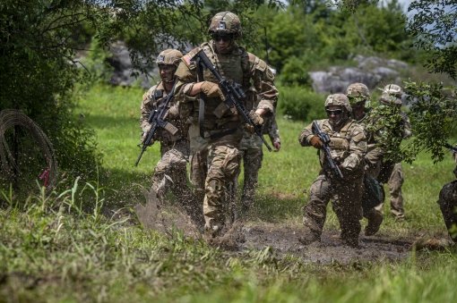 NY Army Guard Soldiers conduct live fire training 