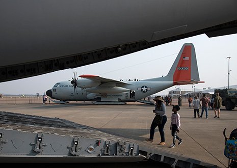 NY Army, Air Guardsman team up for African trade show